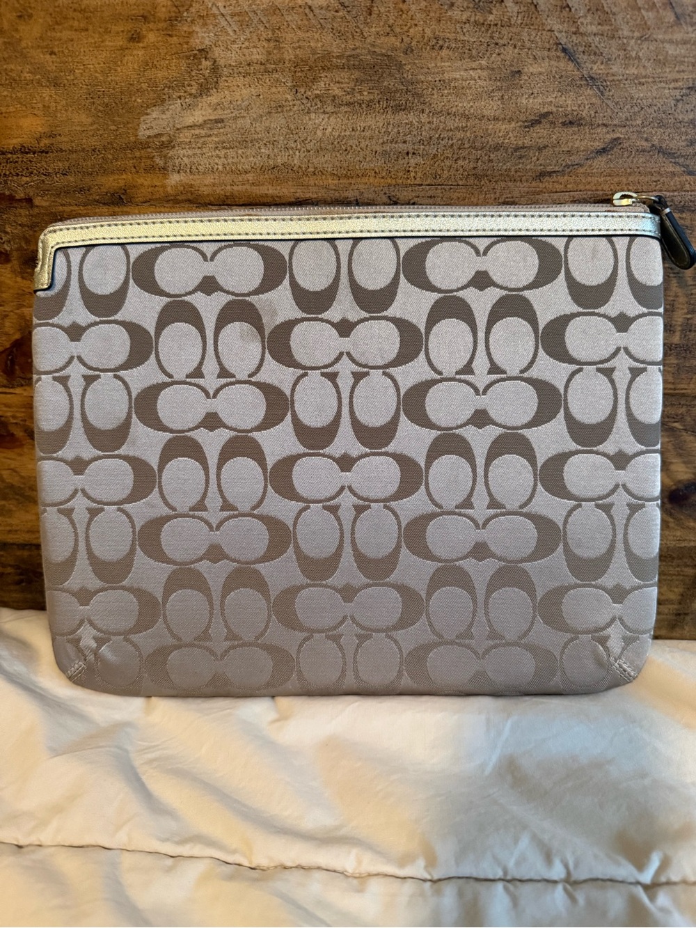 Coach Daisy Poppy Signature Khaki Tablet - Picture 4 of 8